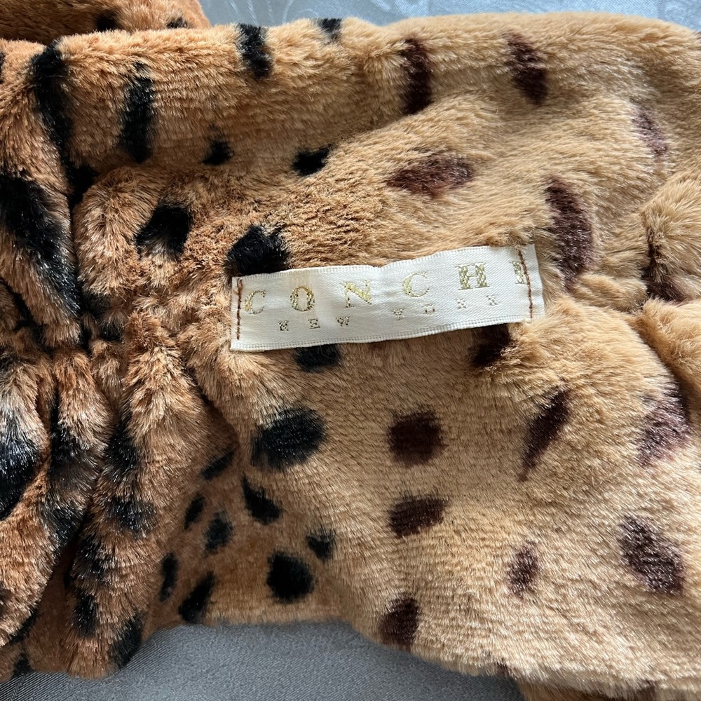 Conchi Extreme soft fake fur scarf wrap